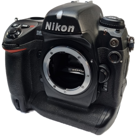 Nikon D2Hs * Varaosakamera. Ei toimiva