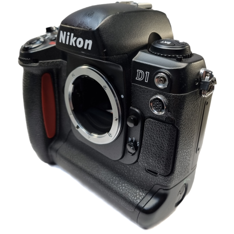 Nikon D1*Varaosakamera. Ei toimiva