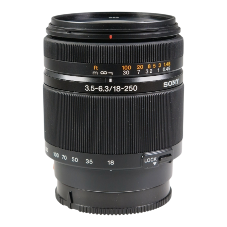 Sony DT 18-250mm f/3.5-6.3 - Sony A - käytetty