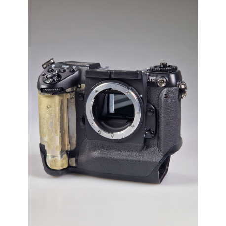 BROKEN NIKON F5 *ONLY FOR SPARE PART USE