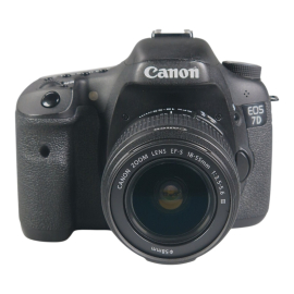Canon EOS 7D + EF-S 18-55mm f/3.5-5.6 III - käytetty