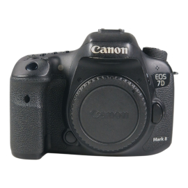 Canon EOS 7D Mark II kamerarunko - käytetty
