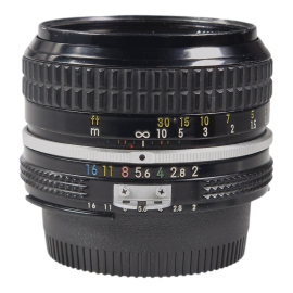 Nikon Nikkor 50mm f/2 Ai normaaliobjektiivi